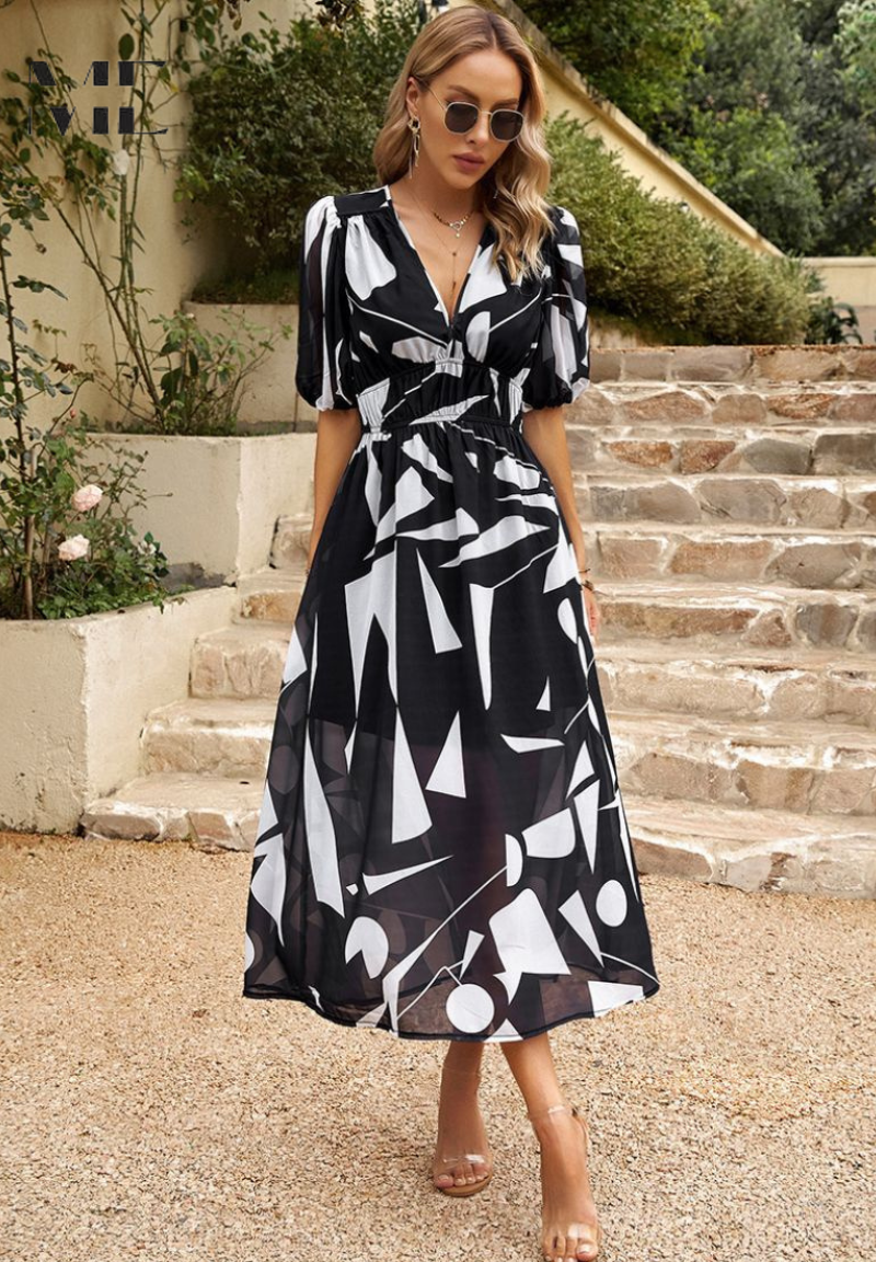 Abito lungo floreale ed elegante — Abito fluido estivo