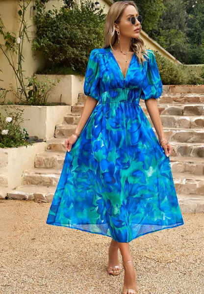 Abito lungo floreale ed elegante — Abito fluido estivo
