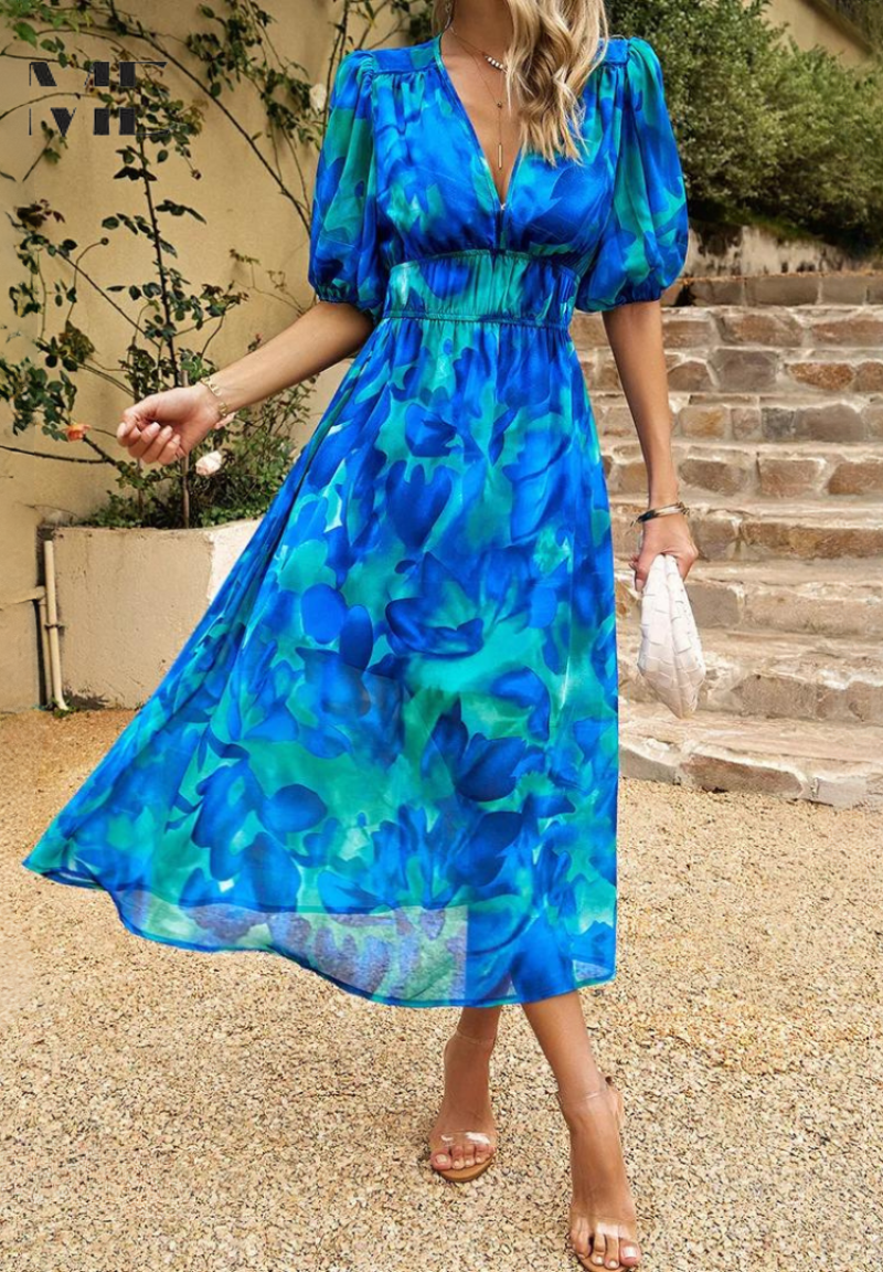 Abito lungo floreale ed elegante — Abito fluido estivo