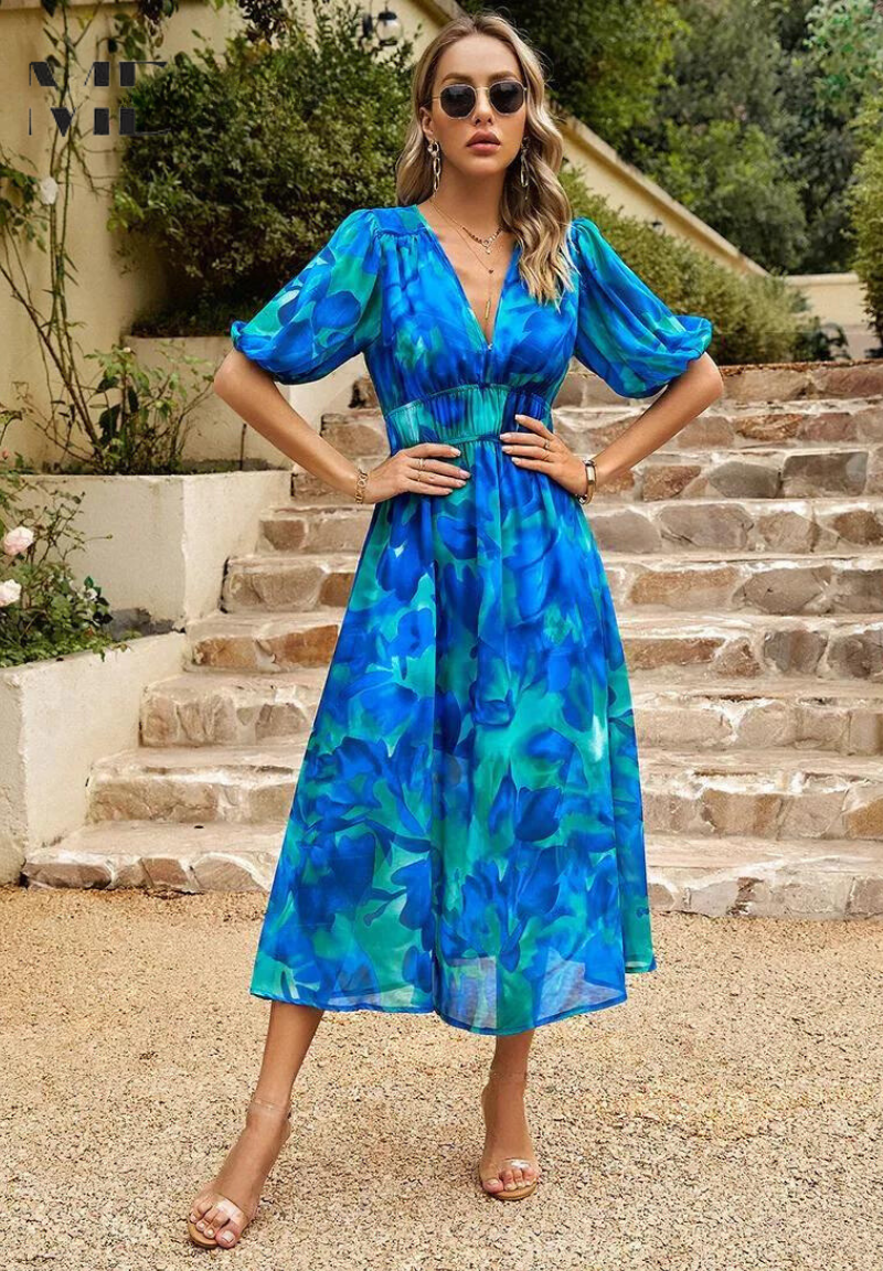 Abito lungo floreale ed elegante — Abito fluido estivo