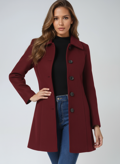 Cappotto di lana con bottoni, taglio aderente e collo classico — Cappotto invernale elegante