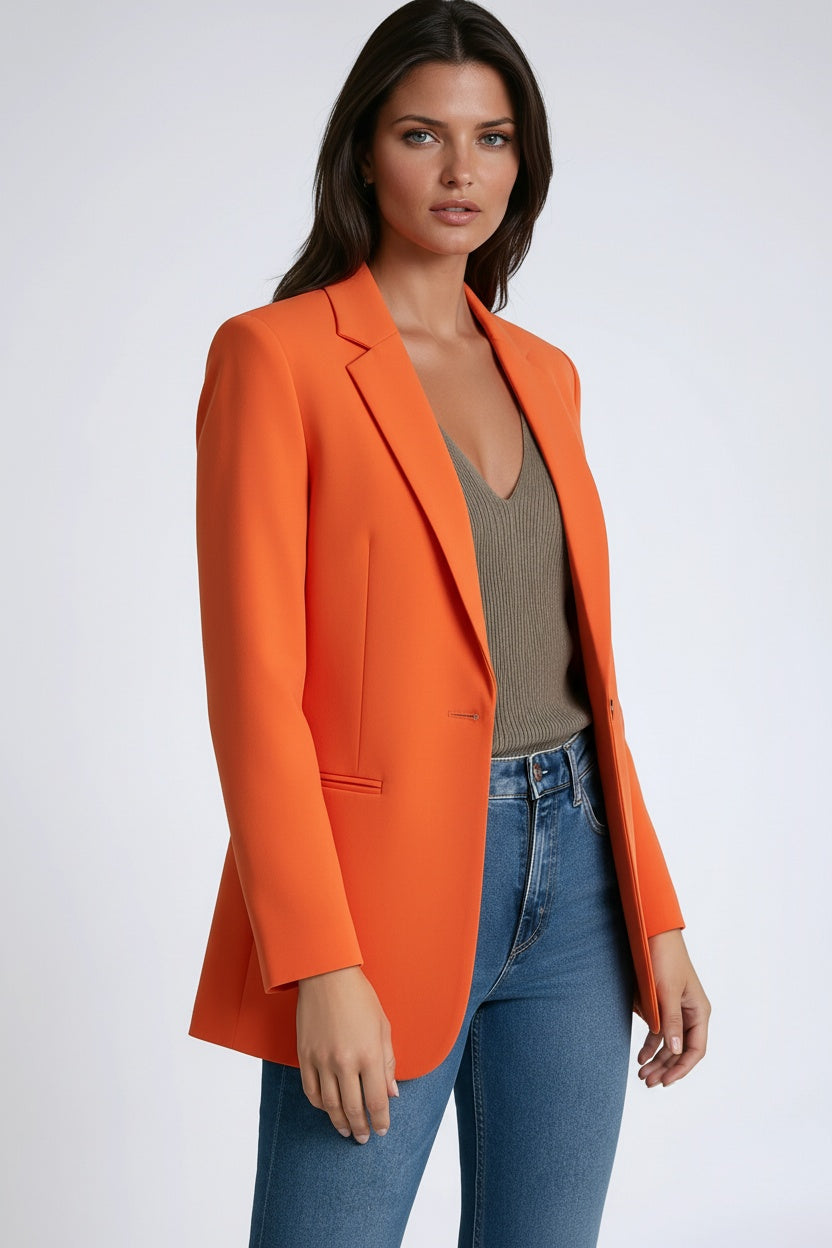 Blazer di lino lungo e aderente con revers — Giacca elegante da cerimonia