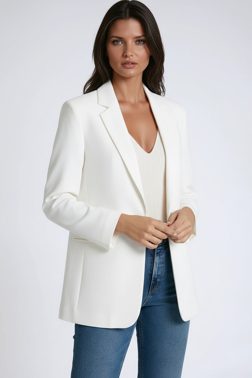 Blazer di lino lungo e aderente con revers — Giacca elegante da cerimonia
