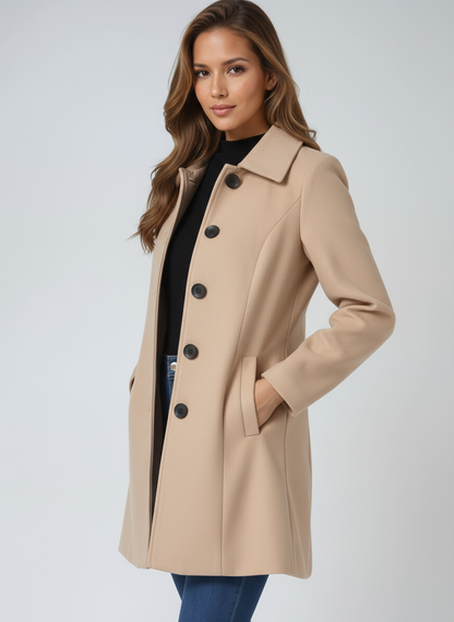 Cappotto di lana con bottoni, taglio aderente e collo classico — Cappotto invernale elegante