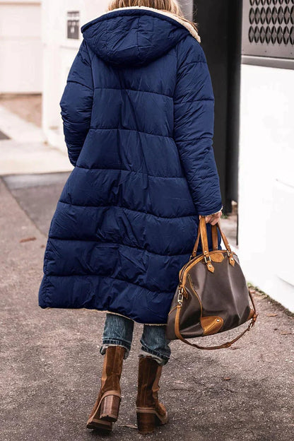 Cappotto lungo con cappuccio e interno teddy — Cappotto caldo invernale