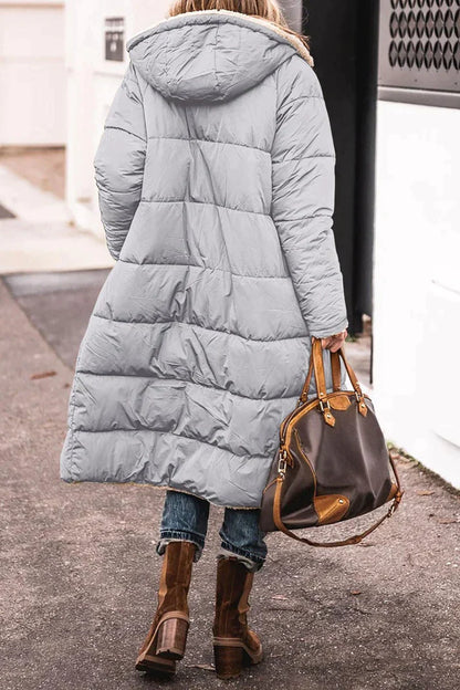 Cappotto lungo con cappuccio e interno teddy — Cappotto caldo invernale