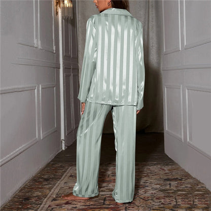 Pigiama in raso a due pezzi — Completo pigiama elegante e comodo