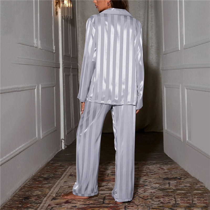 Pigiama in raso a due pezzi — Completo pigiama elegante e comodo