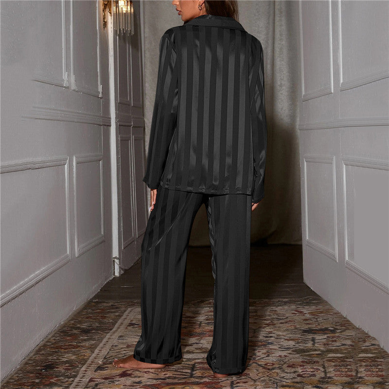 Pigiama in raso a due pezzi — Completo pigiama elegante e comodo