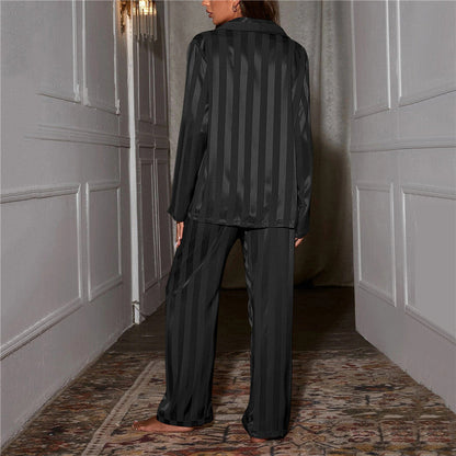 Pigiama in raso a due pezzi — Completo pigiama elegante e comodo