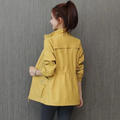 Trench impermeabile leggero — Trench di mezza stagione con cintura