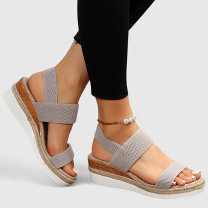 Sandali ortopedici con zeppa e fascia elastica — Sandali comodi estivi