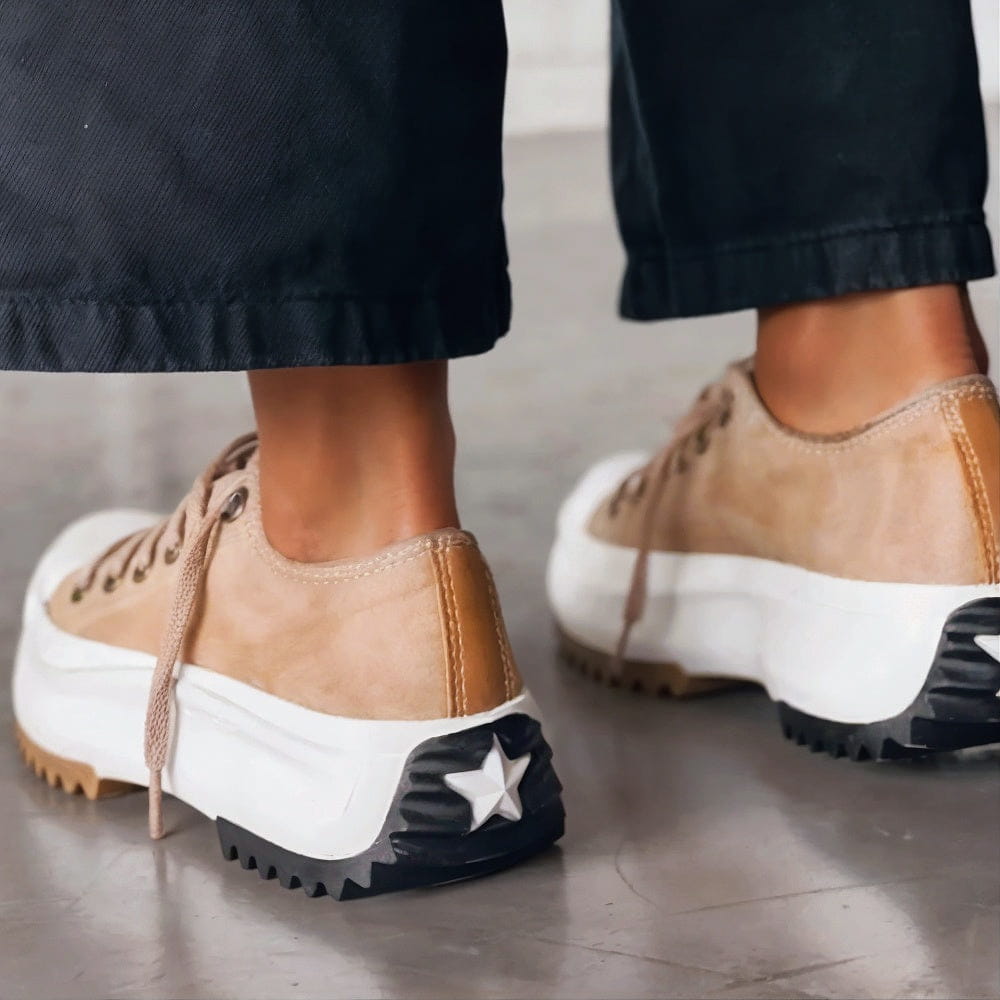 Sneakers comode con supporto dell'arco — Scarpe leggere da giorno
