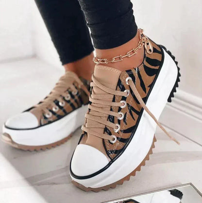 Sneakers comode con supporto dell'arco — Scarpe leggere da giorno