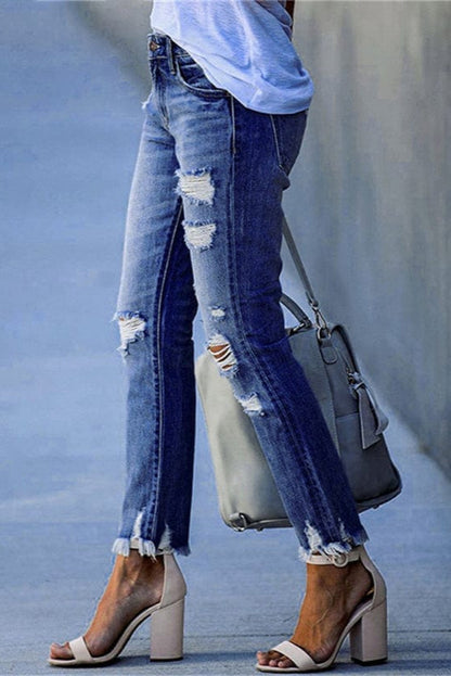 Jeans dritti con strappi e orlo sfrangiato — Jeans a vita media