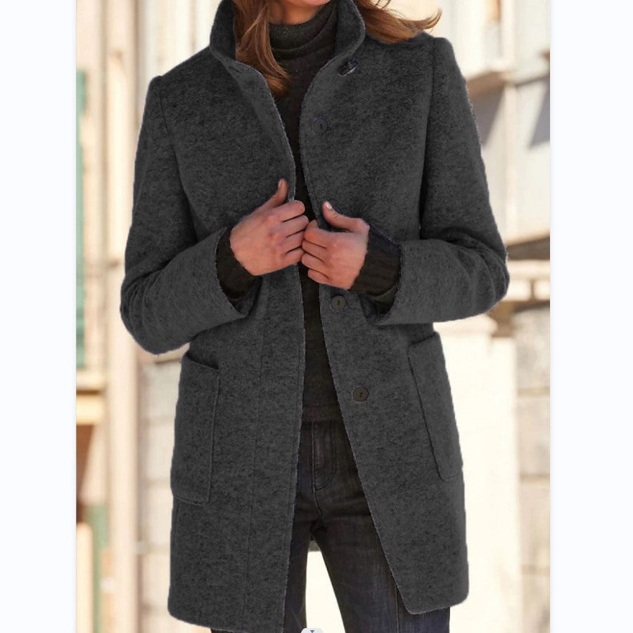 Cappotto in lana con collo alto — Cappotto elegante d'inverno con bottoni