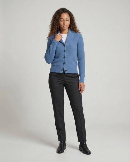 Cardigan in maglia con revers e bottoni — Giacca in maglia a manica lunga