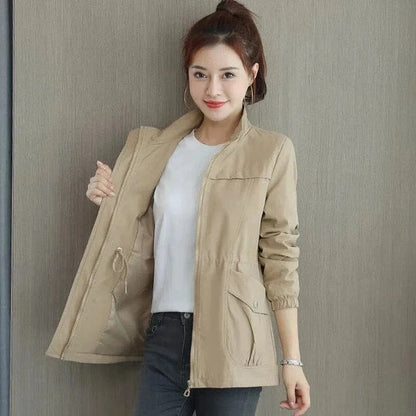 Trench impermeabile leggero — Trench di mezza stagione con cintura
