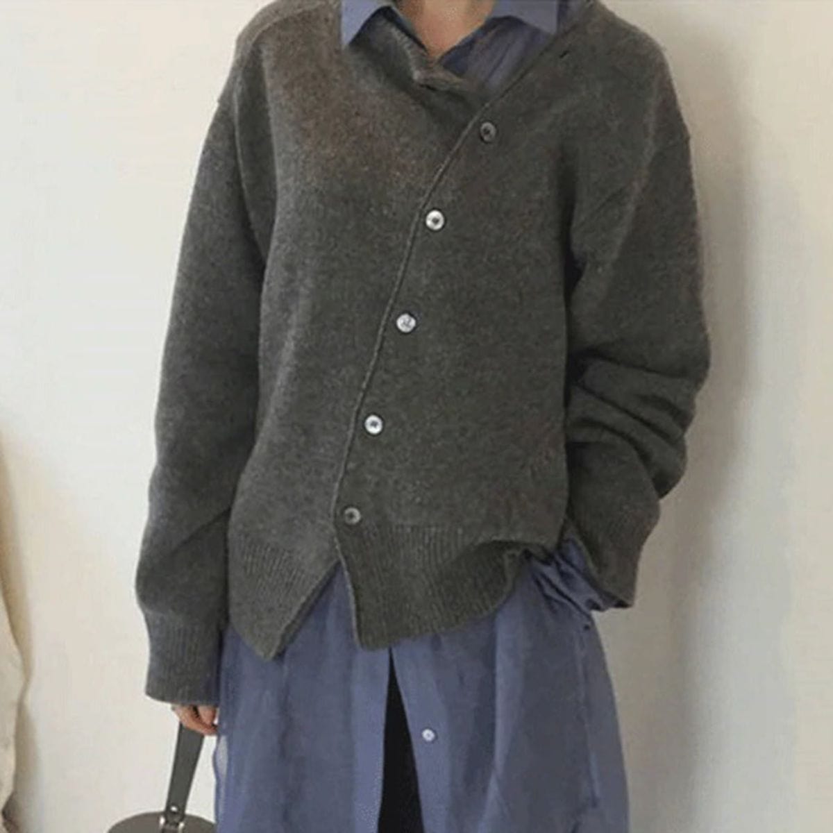 Cardigan a portafoglio in maglia con bottoni — Giacca incrociata e calda