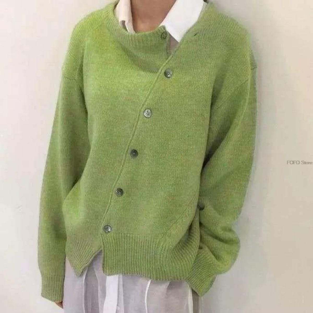 Cardigan a portafoglio in maglia con bottoni — Giacca incrociata e calda