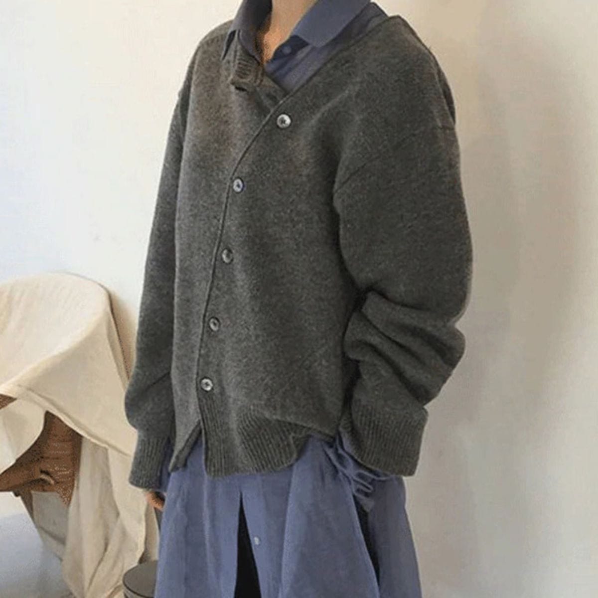Cardigan a portafoglio in maglia con bottoni — Giacca incrociata e calda