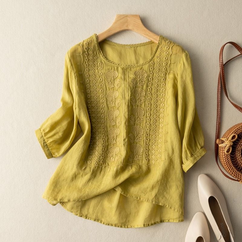 Blusa fluida con ricamo — Blusa morbida e versatile