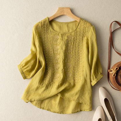 Blusa fluida con ricamo — Blusa morbida e versatile