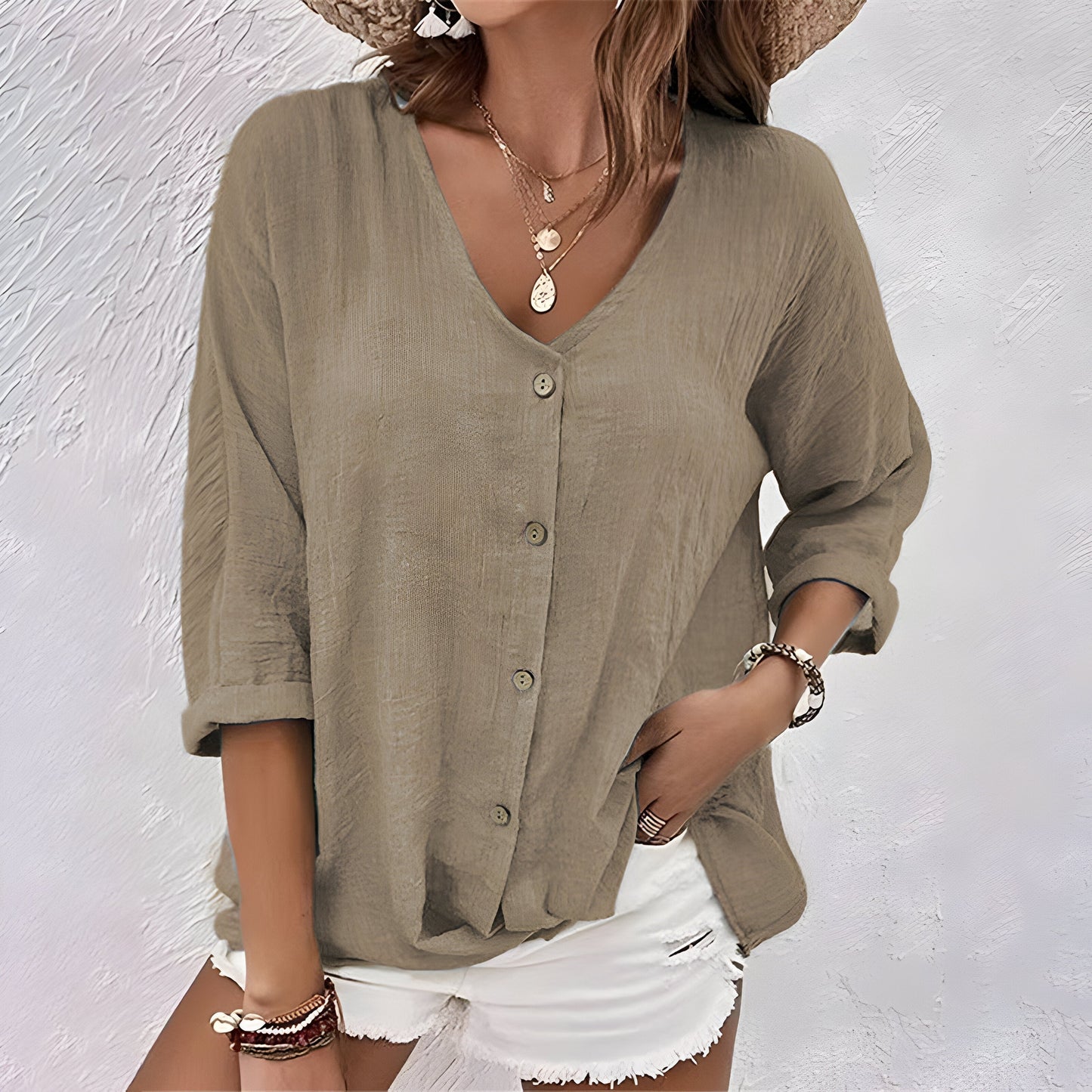Blusa con bottoni dal taglio rilassato e scollo a V — Blusa fluida estiva