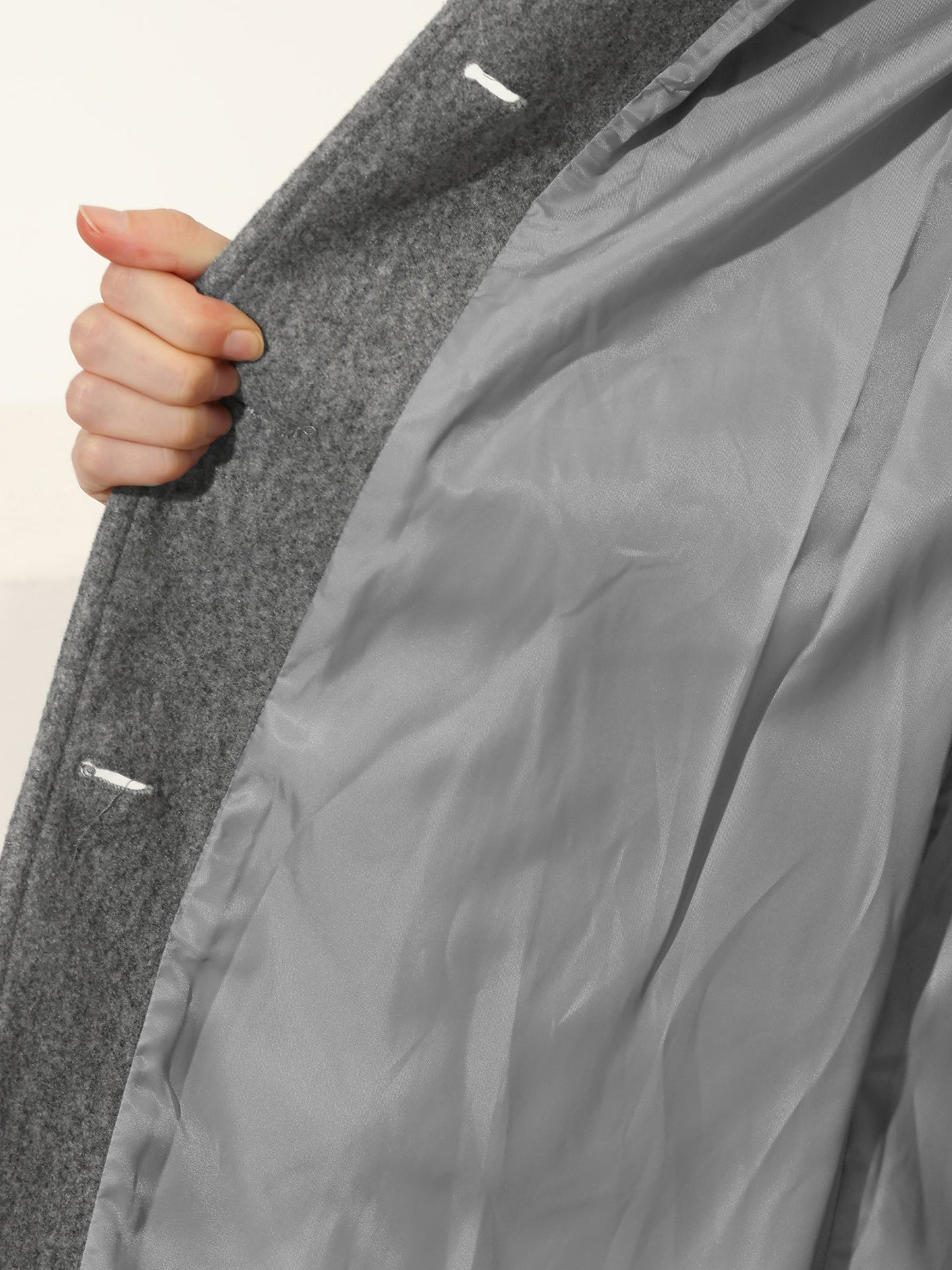 Cappotto di lana con bottoni, taglio aderente e collo classico — Cappotto invernale elegante